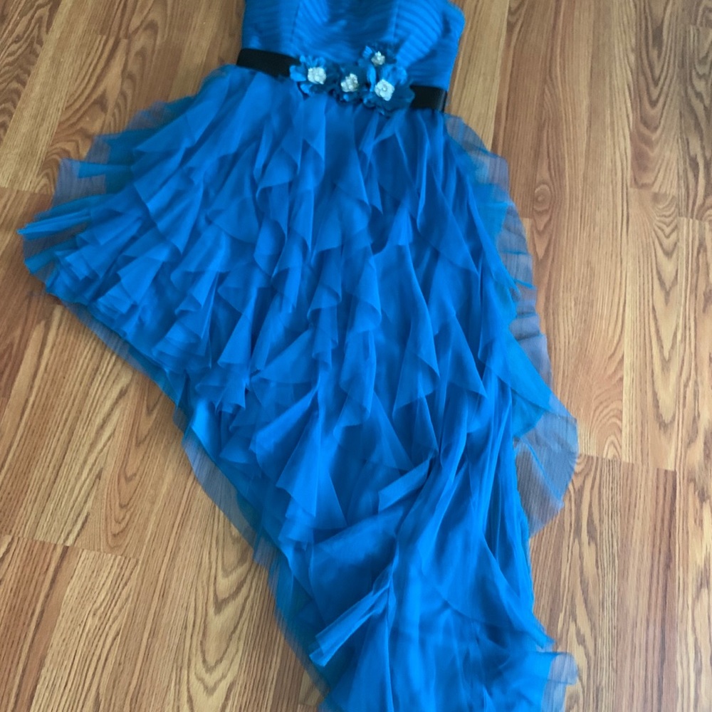 Gown it’s size 3. Junior